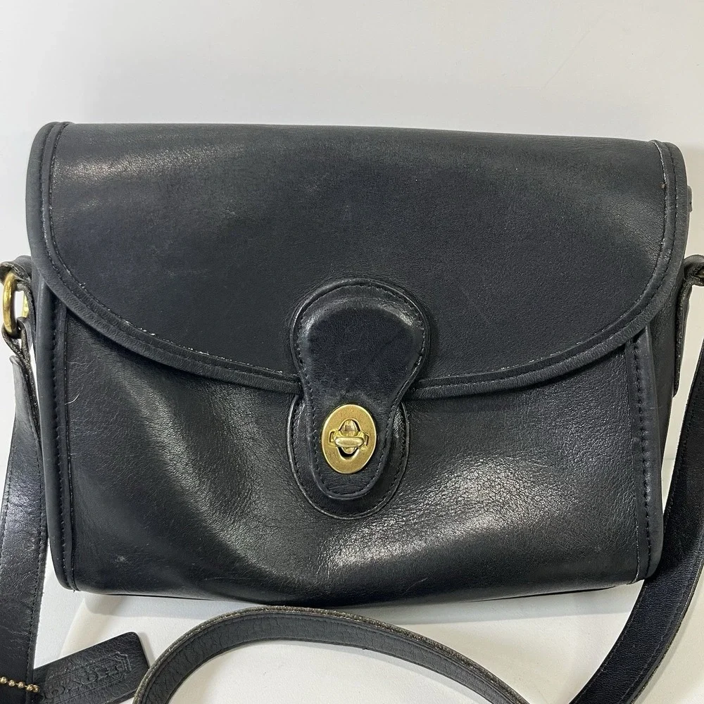 Vintage Coach Devon Crossbody  #9908 Black Leather Handbag Turn lock Y2K 90s